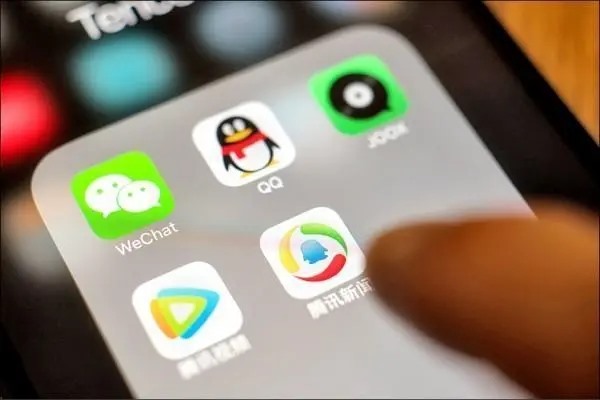 别人给别人小号qq会不会潜入我的手机？